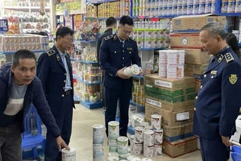 Doanh nghiệp sản xuất, phân phối sữa giả với quy mô lớn bị triệt phá.