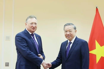 Trong chương trình thăm chính thức Liên bang Nga, sáng 11/5/2025, tại thủ đô Moskva, Tổng Bí thư Tô Lâm tiếp ông Sergei Kudryashov, Tổng Giám đốc Công ty Cổ phần Zarubezhneft. (Ảnh: TTXVN)