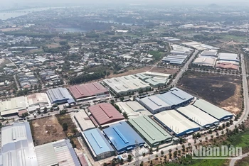 Cụm công nghiệp gốm sứ Tân Hạnh được đầu tư hạ tầng từ nguồn vốn ngân sách khoảng 225 tỷ đồng.