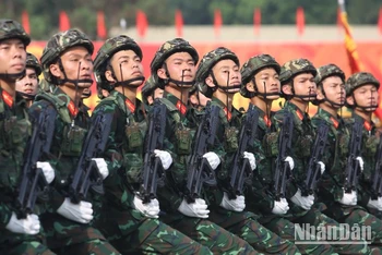 Tham gia tổng hợp luyện diễu binh có 36 khối.