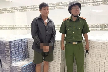 Đối tượng Võ Thanh Tiến cùng tang vật.