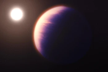 Hành tinh WASP-39b xoay quanh 1 ngôi sao giống Mặt Trời, cách Trái Đất 700 năm ánh sáng. (Ảnh minh họa: NASA)