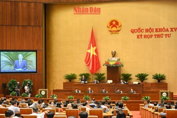 Quang cảnh phiên họp sáng 28/10. (Ảnh: DUY LINH)