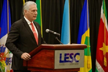 Chủ tịch Cuba Miguel Díaz-Canel phát biểu. (Nguồn: telesurenglish)
