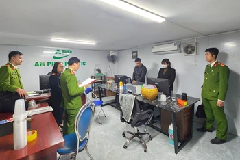 Cơ quan Cảnh sát điều tra Công an thành phố Hải Dương đã thi hành lệnh bắt bị can để tạm giam đối với Nguyễn Trung Kiên và Vũ Thị Oanh.