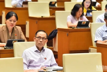 Các đại biểu Quốc hội tham dự phiên họp chiều 23/10. (Ảnh: THỦY NGUYÊN)