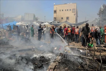 Hiện trường một vụ không kích của Israel tại Gaza ngày 21/4/2025. (Ảnh: THX/TTXVN)