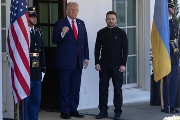 Tổng thống Mỹ Donald Trump và Tổng thống Ukraine Volodymyr Zelensky. (Ảnh: Xinhua)