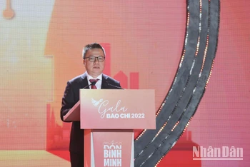 Đồng chí Lê Quốc Minh, Ủy viên Trung ương Đảng, Tổng Biên tập Báo Nhân Dân, Phó Trưởng Ban Tuyên giáo Trung ương, Chủ tịch Hội Nhà báo Việt Nam phát biểu tại lễ trao giải.