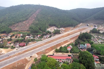 Dự án cao tốc Mai Sơn-Quốc lộ 45 trước giờ khánh thành.
