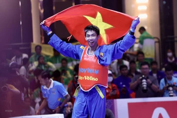 Nguyễn Thanh Liêm sau khi thắng áp đảo đối thủ Emmanuel Dailay Cantores (Philippines) ở chung kết. (Ảnh: Hoàng Linh/TTXVN)