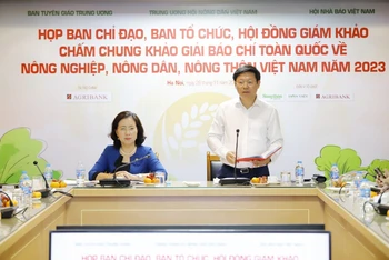 Đồng chí Trần Thanh Lâm - Phó Trưởng Ban Tuyên giáo Trung ương, thành viên Ban Chỉ đạo phát biểu tại cuộc họp Ban Chỉ đạo, Ban Tổ chức, Hội đồng chung khảo của giải.
