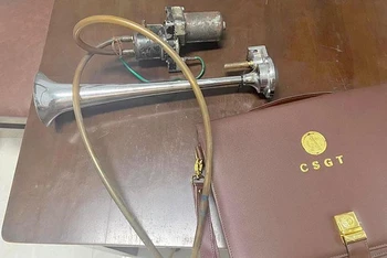 Chiếc còi được tài xế K tự ý lắp vào xe.