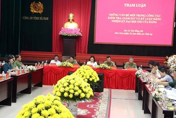 Các đại biểu tham dự tọa đàm.