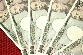 Nhật Bản hạ dự báo tăng trưởng kinh tế, giữ nguyên lãi suất cơ bản