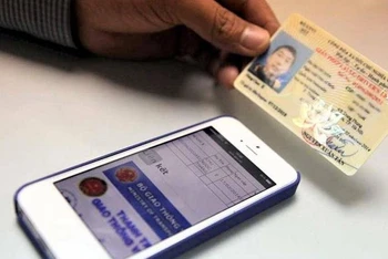 Cấp đổi bằng lái xe trực tuyến gặp khó do chưa có dữ liệu khám sức khỏe 