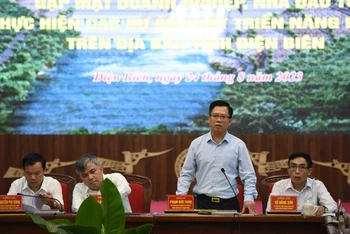 Đồng chí Phạm Đức Toàn, Phó Chủ tịch Thường trực Ủy ban nhân dân tỉnh Điện Biên yêu cầu lãnh đạo các sở, ngành chỉ đạo cán bộ, công chức thực hiện nghiêm đạo đức công vụ.