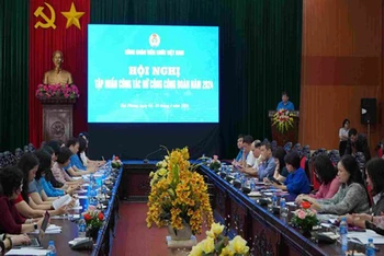 Toàn cảnh hội nghị tập huấn công tác nữ công công đoàn năm 2024.