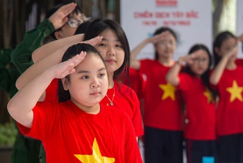 Đến với triển lãm tương tác "Những trận đánh nổi tiếng, những vị tướng tài danh", các em học sinh được truyền cảm hứng về tình yêu Tổ quốc; lòng trân trọng và tự hào về quá khứ hào hùng của dân tộc.