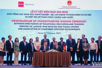 Lễ ký Biên bản ghi nhớ giữa Tổng cục Giáo dục nghề nghiệp và Hiệp hội Kế toán công chứng Anh quốc (ACCA)-T2/2023. (Ảnh: Nhật Quang)