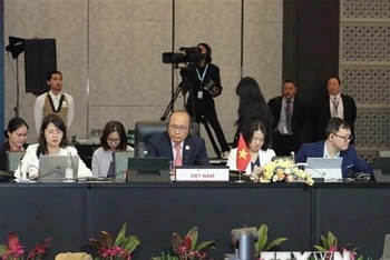 Đại diện Việt Nam tham dự Hội nghị tham vấn AEM - Liên minh châu Âu (EU) lần thứ 19. (Ảnh: Hữu Chiến/TTXVN)
