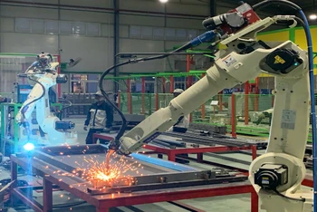 Hoạt động sản xuất tại Khu Công nghệ cao Hòa Lạc.