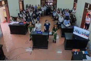 Phiên tòa xét xử sơ thẩm vụ án xảy ra tại Trung tâm Giáo dục nghề nghiệp-Giáo dục thường xuyên huyện Hưng Nguyên.