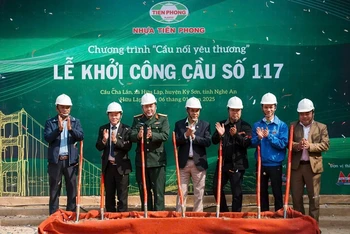 Lễ khởi công cầu Chà Lắn.