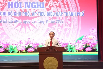Đồng chí Nguyễn Văn Nên, Ủy viên Bộ Chính trị, Bí thư Thành ủy Thành phố Hồ Chí Minh phát biểu tại hội nghị biểu dương.