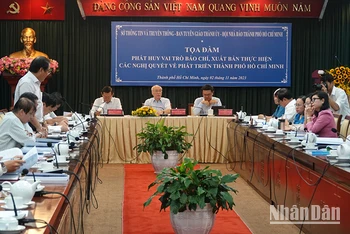 Quang cảnh buổi tọa đàm.