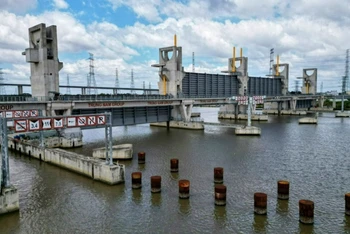 Lãnh đạo Thành phố Hồ Chí Minh trực tiếp theo dõi, đôn đốc giải quyết các dự án chậm tiến độ, triển khai chậm (Trong ảnh: Dự án Giải quyết ngập do triều khu vực Thành phố Hồ Chí Minh có xét đến yếu tố biến đổi khí hậu (giai đoạn 1). (Ảnh: ANH TÚ)