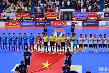 Các câu lạc bộ ra sân thi đấu trong giai đoạn hai của giải đấu.