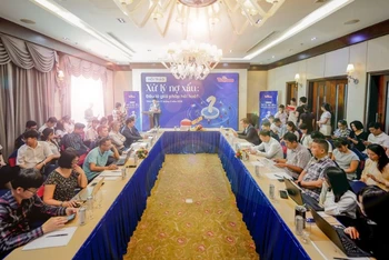 Các đại biểu dự hội thảo “Xử lý nợ xấu: Đâu là giải pháp hài hòa”. (Ảnh: Báo Tiền Phong)