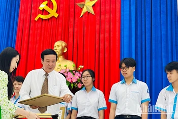 Bạc Liêu tuyên dương, khen thưởng giáo viên và học sinh giỏi tiêu biểu