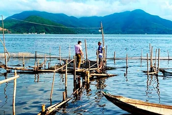 Đầm Cầu Hai - nơi đội vũ trang và nhân dân đã vượt đầm, đổ bộ lên tham gia cuộc khởi nghĩa giành chính quyền ở huyện đường Phú Lộc vào mùa thu Cách mạng Tháng Tám năm 1945.
