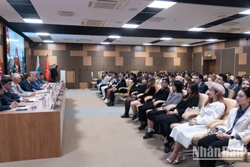 Hội thảo thu hút đông đảo đại biểu tham dự. (Ảnh: THANH THỂ)