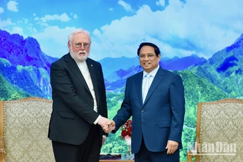 Thủ tướng Phạm Minh Chính đón Tổng Giám mục Paul Richard Gallagher, Bộ trưởng Ngoại giao Tòa thánh Vatican