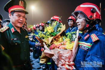 [Ảnh] Hoàn thành nhiệm vụ tại Myanmar, hai đoàn cứu hộ, cứu nạn Việt Nam về nước an toàn