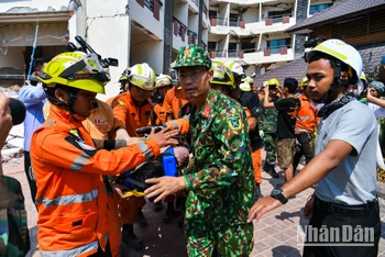 [Ảnh] Nhìn lại những khoảnh khắc ấn tượng của đoàn cứu hộ, cứu nạn Việt Nam tại Myanmar