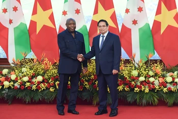 Thủ tướng Phạm Minh Chính và Tổng thống nước Cộng hòa Burundi Evariste Ndayishimiye.