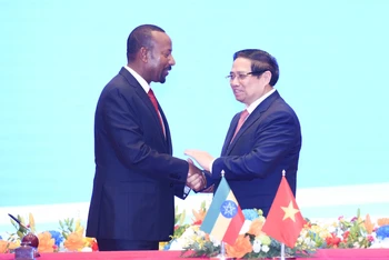 Thủ tướng Phạm Minh Chính và Thủ tướng nước Cộng hòa Dân chủ Liên bang Ethiopia Abiy Ahmed Ali 