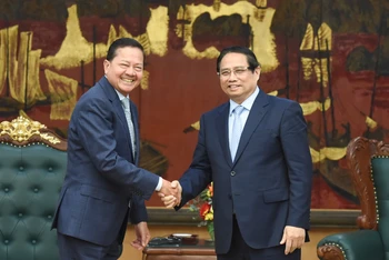 Thủ tướng Phạm Minh Chính và Phó Thủ tướng Campuchia Neth Savoeun.