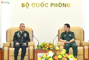 Đại tướng Phan Văn Giang tiếp Đại tướng Chalermphon Srisawasdi. (Ảnh: Báo Quân đội nhân dân)