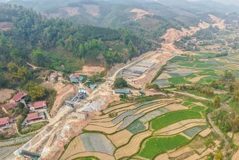 Trên toàn tuyến Hữu Nghị-Chi Lăng có tổng cộng 38 cầu các loại băng qua tỉnh lộ và sông, suối. (Ảnh VIỆT TRUNG)