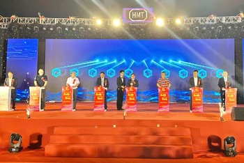 Đưa vào hoạt động Nhà máy Công nghệ vật liệu mới HMT Hải Phòng chuyên sản xuất bộ phận linh kiện an toàn thụ động xe ô-tô.