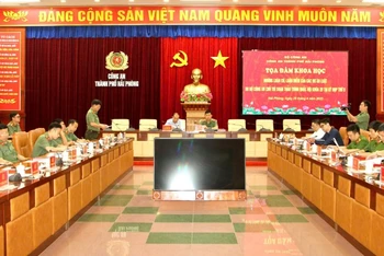 Quang cảnh tọa đàm.
