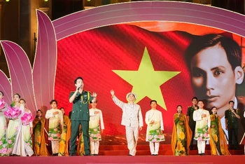 Chương trình nghệ thuật “Hồ Chí Minh đẹp nhất tên Người”.