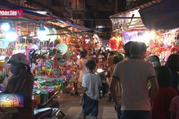 Phố lồng đèn rộn ràng trước Trung thu