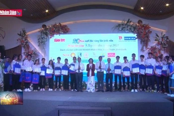 Tiếp sức đến trường cho tân sinh viên nghèo vượt khó năm 2022