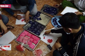 Bắt 2 đối tượng, thu giữ hơn 12 nghìn viên ma túy